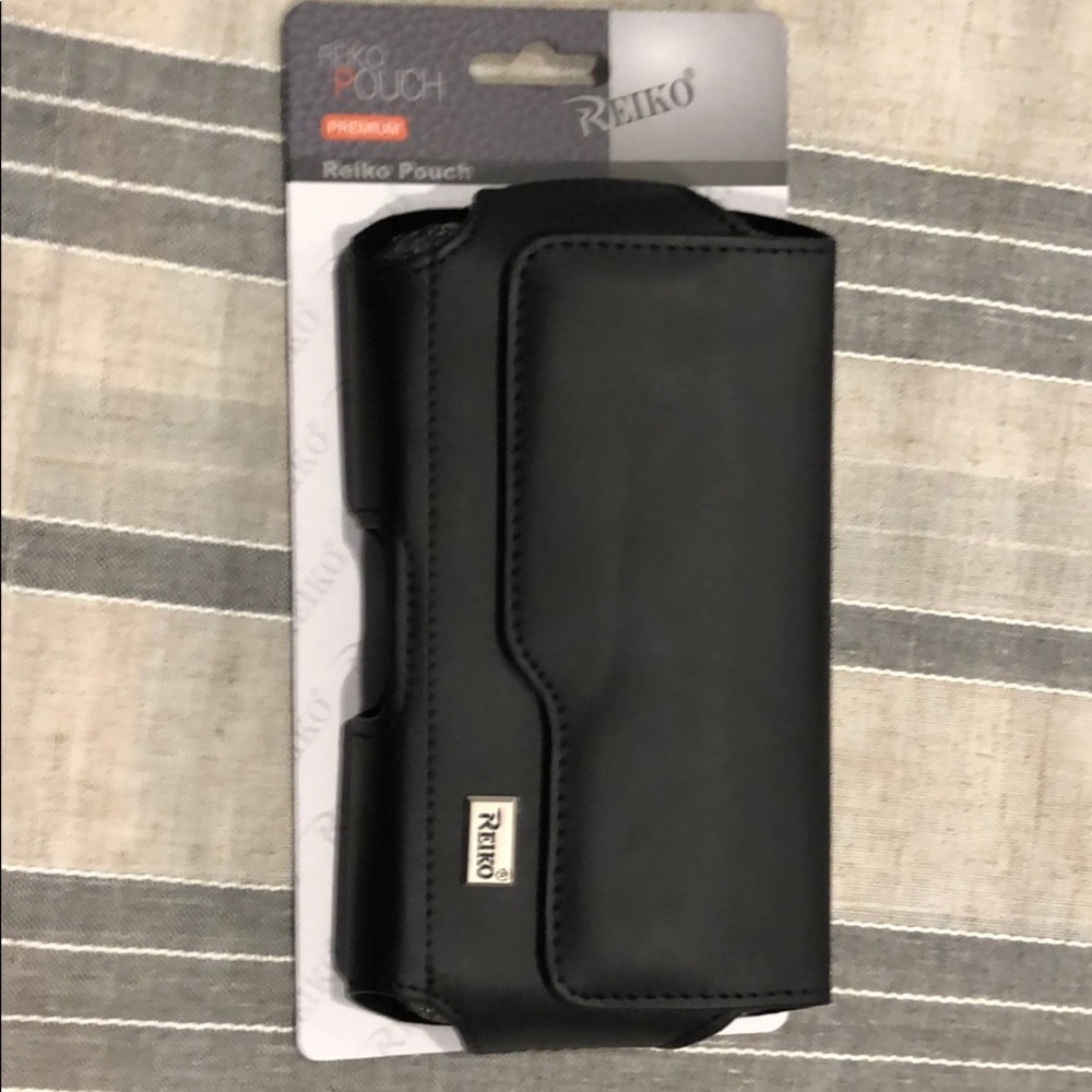 Reiko vertical pouch